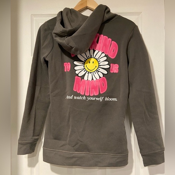 Ardene Hoodie with Design on Back - Picture 3 of 5